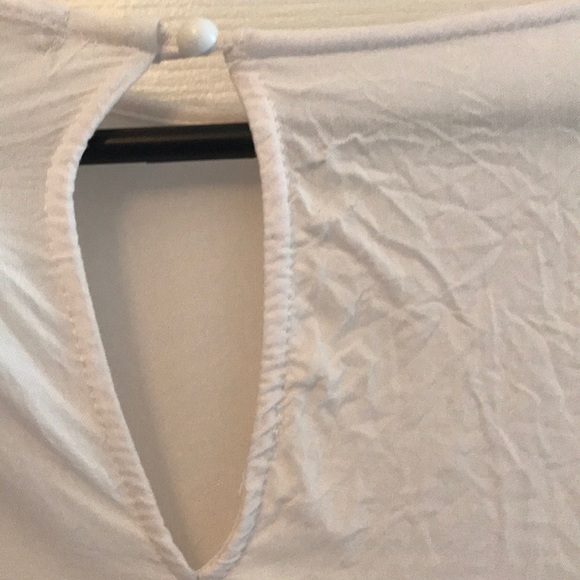 white blouse with flared sleeves - Picture 2 of 3